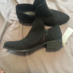 Core life shoes size 7